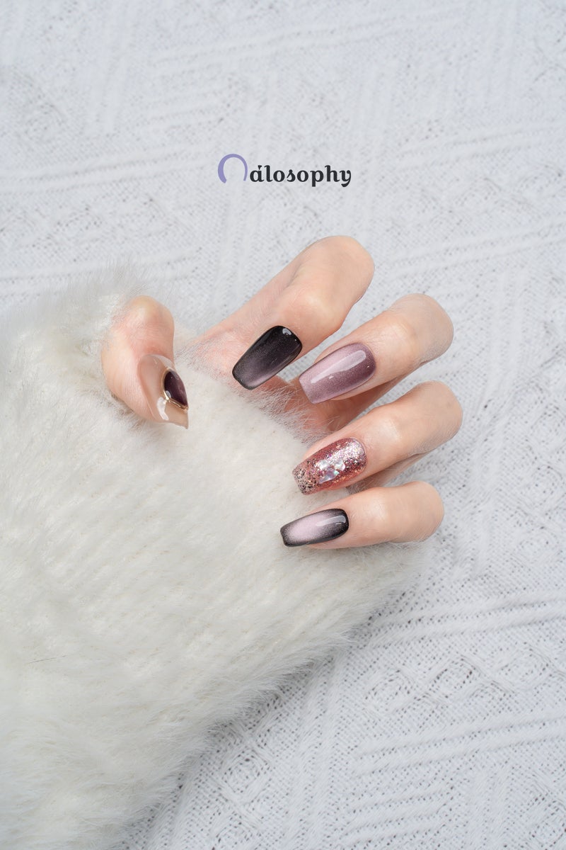 Nailosophy أظافر فاخرة مصنوعة يدويًا قابلة للصق بتصميم عتيق بلون البرقوق مع تأثير عين القط ولامع | شكل كوفين - Image 3